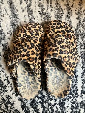 Aetrex Leopard Print Fuzzy Slip-On Slippers in Tan Black 9.5 clog shoe Mandy